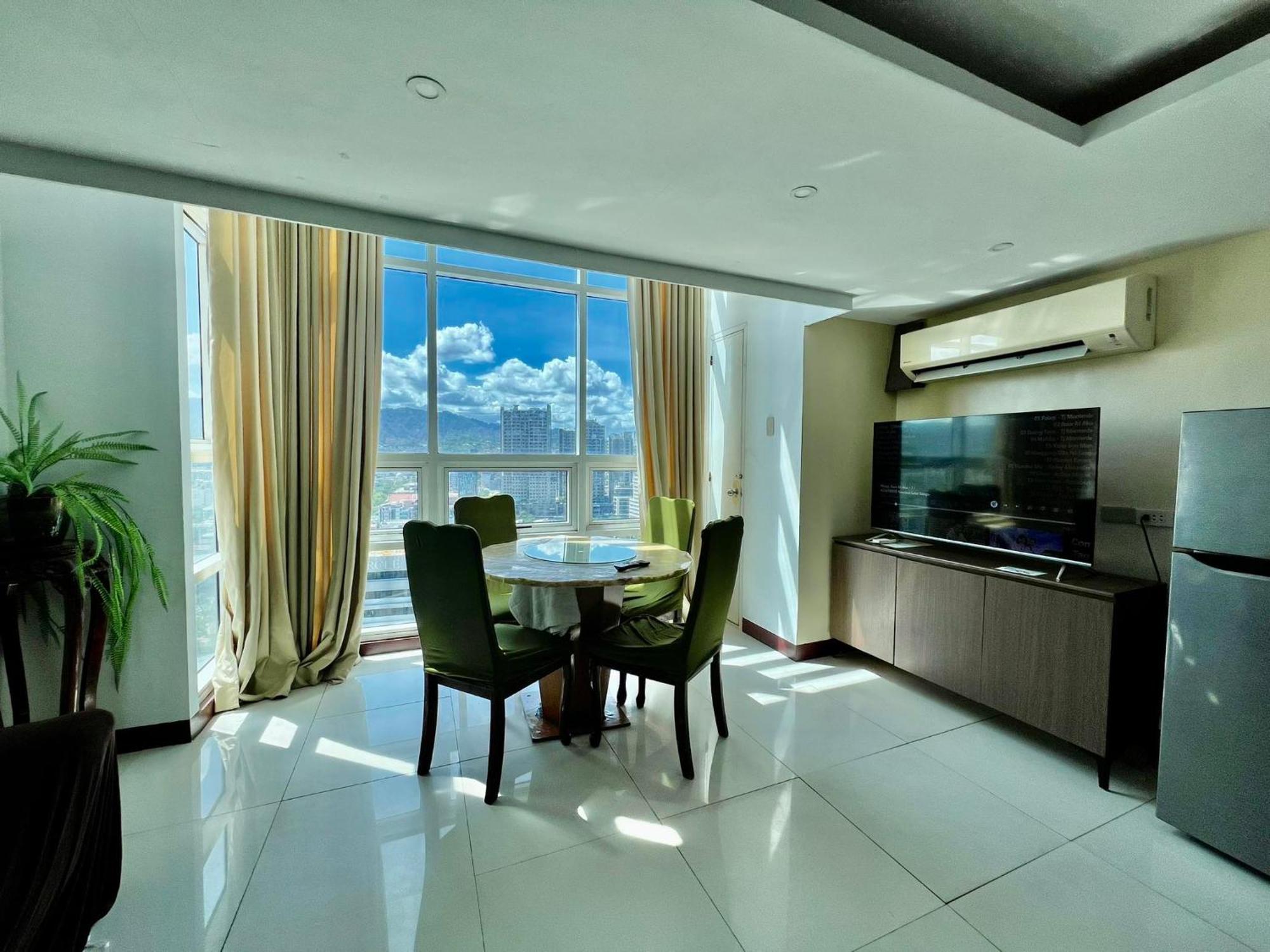 2 Bedroom Condo Unit With City And Mountain View Cebu Kültér fotó